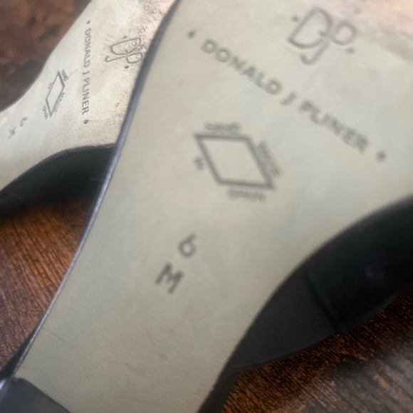 Donald J. Pliner Black Pointed Slip-On Mule with White Stitching Size 6 - Picture 6 of 6